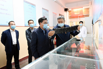 尊師重教，厚植創(chuàng)新沃土——胡昌升哈爾濱看望慰問高校教師并調研自然科學研發(fā)工作